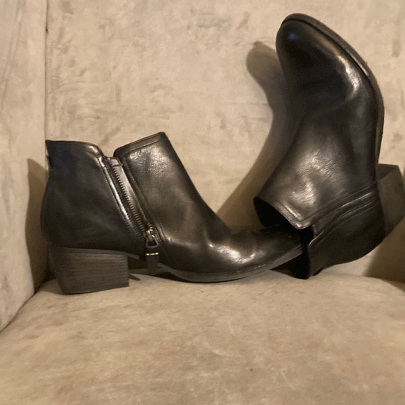 Clarks Shoes - Ankle boots of black leather, excellent shape 8.5M